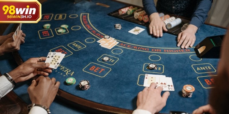 Việc hiểu rõ xác suất từng cửa là nền tảng để lựa chọn hợp lý khi chơi baccarat online.