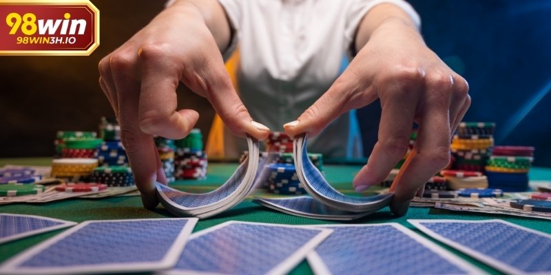 Việc hiểu đúng thứ tự mạnh yếu giúp tránh đánh sai và mất quyền kiểm soát lượt chơi.